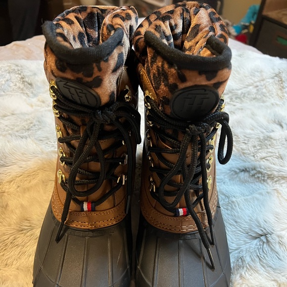 Tommy Hilfiger Cheetah Duck Boots - Picture 2 of 7